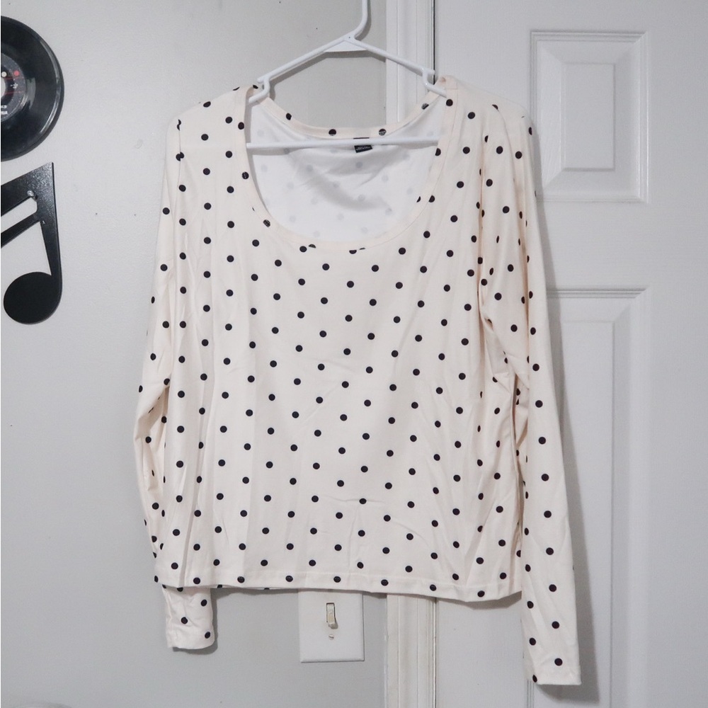 polka dot long sleeve scoop neck top